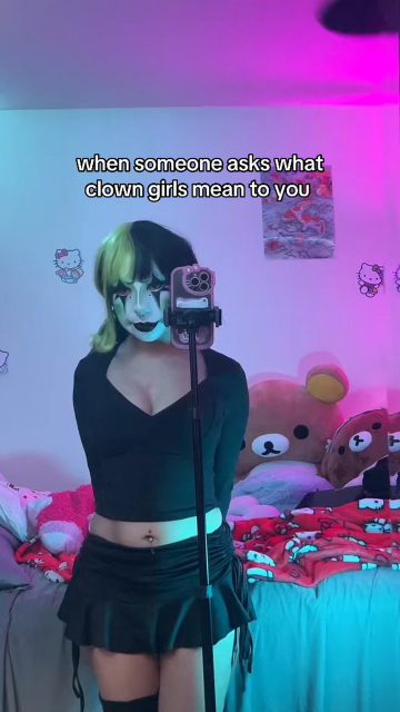Neuroxtasy – Boobs, clown, clown girl