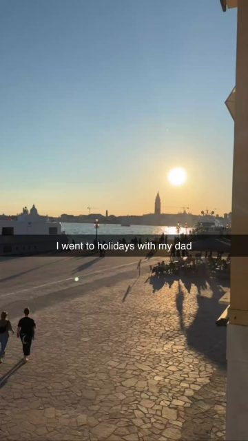 Nakedurbex – Snapchat gets me horny on family vacations