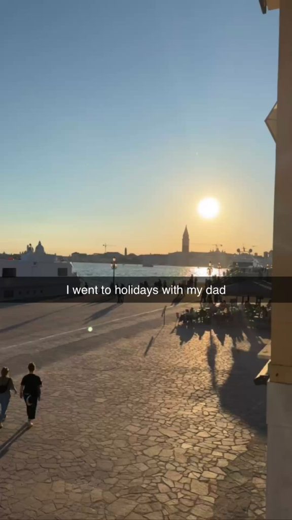 Nakedurbex – Snapchat gets me horny on family vacations