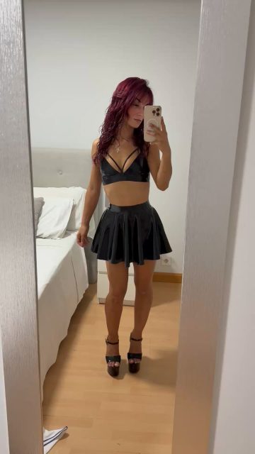 Mistresskaira – I’m hot as fuck and I know you’re looking