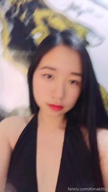 Kimakitty – Today I’m in the mood to be kissed by someone who knows where… do you dare?